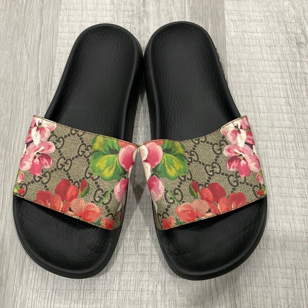Gucci bloom supreme floral slide sandal